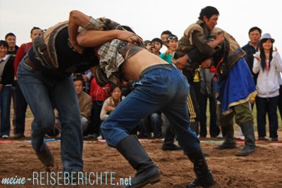 China Rundreise Reiseberichte Innere Mongolei Steppe Wrestling Ringkampf